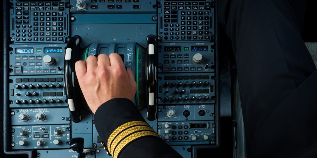pilot pulling thruster
